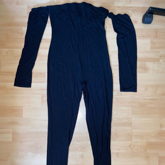 FashionNova off shoulder long sleeve romper - Picture 1 of 3